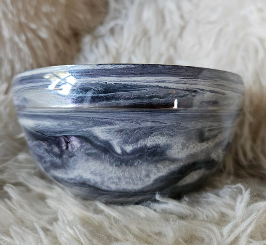 Black and white serving bowl