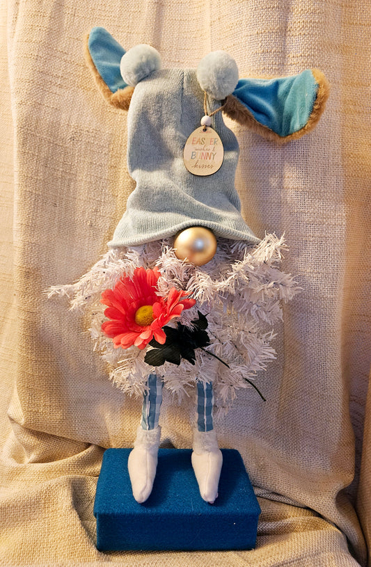 Easter Gnome with Daisy